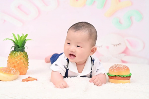 赵县宝宝老是溢奶